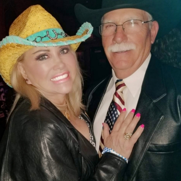 Meet your Posher, Sharon - Picture 4 of 4